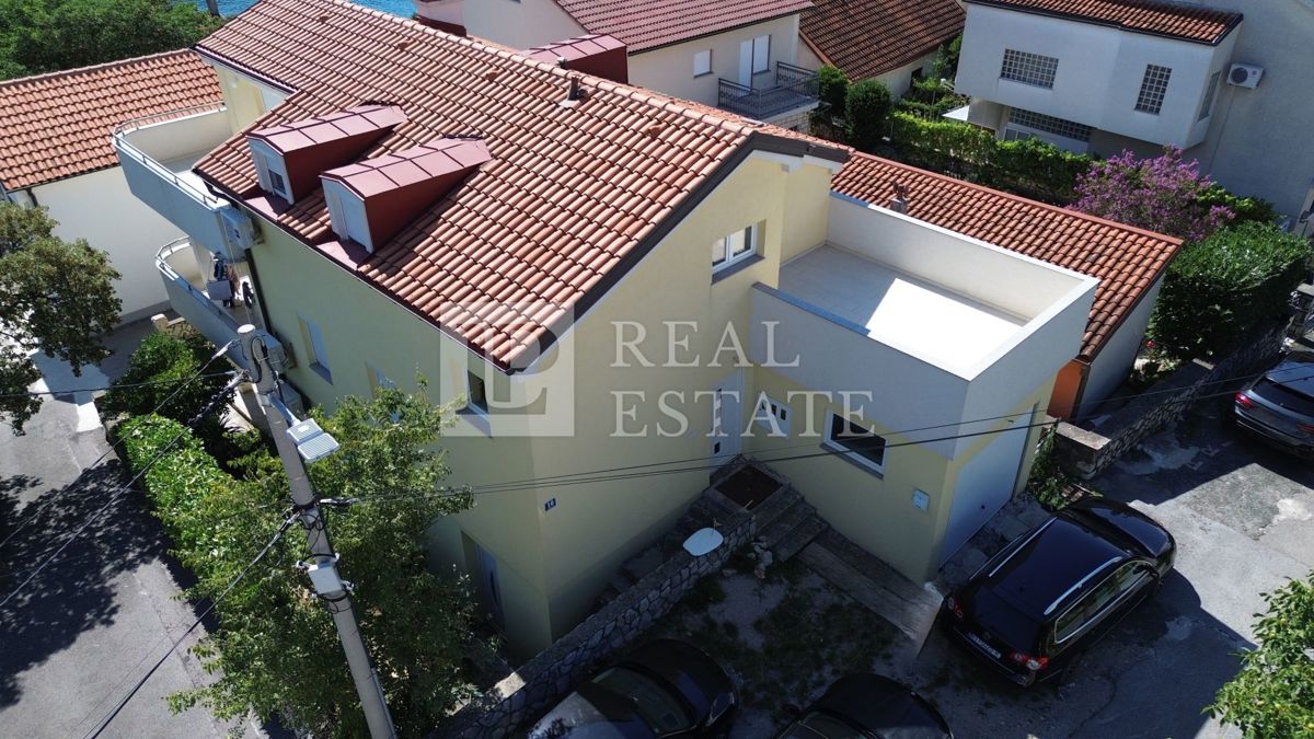 KRALJEVICA - VENDITA ESCLUSIVA - spaziosa casa con 4 appartamenti a 200 metri dal mare e dal centro