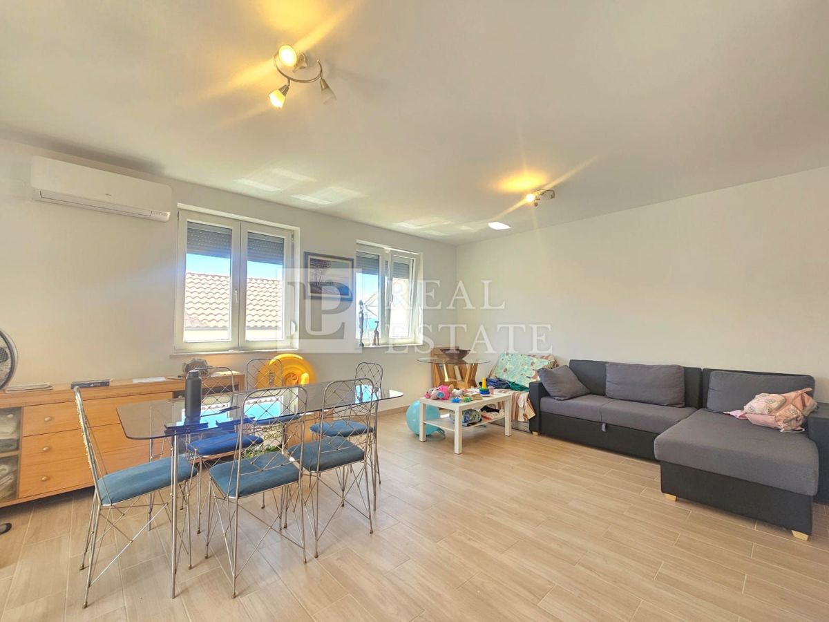 KRALJEVICA - VENDITA ESCLUSIVA - spaziosa casa con 4 appartamenti a 200 metri dal mare e dal centro