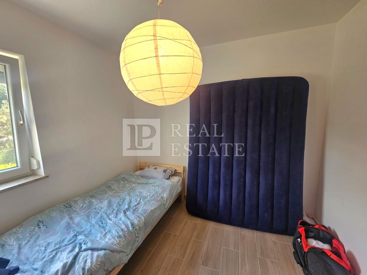 KRALJEVICA - VENDITA ESCLUSIVA - spaziosa casa con 4 appartamenti a 200 metri dal mare e dal centro