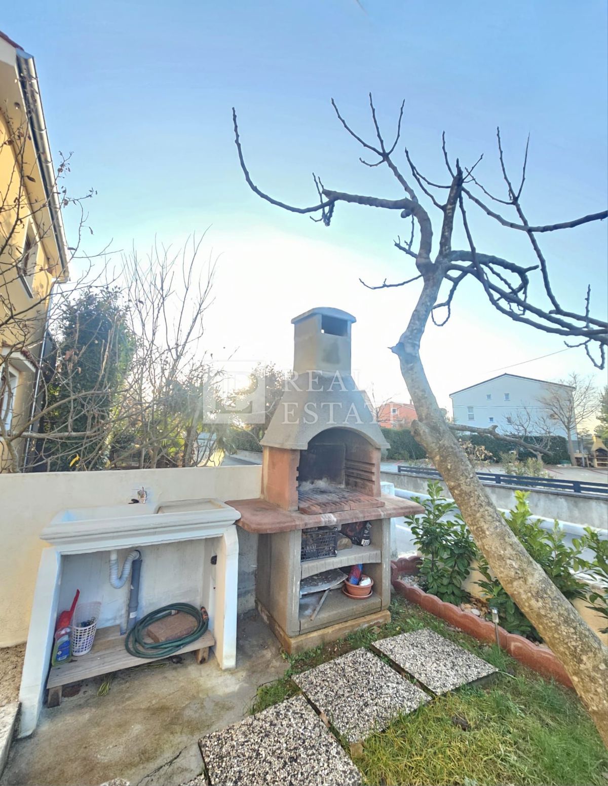 MALINSKA, ISOLA DI KRK - appartamento con una camera da letto arredato in stile moderno e con giardino