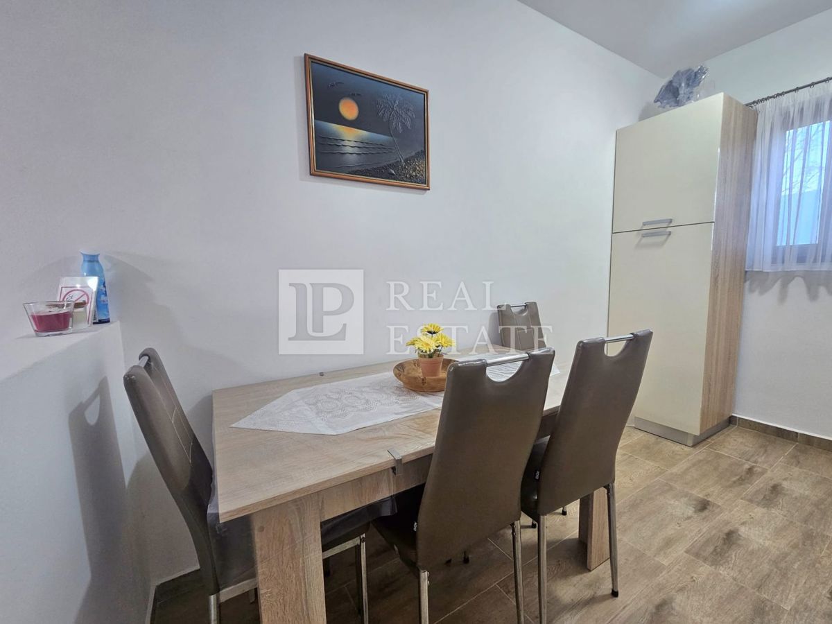 MALINSKA, ISOLA DI KRK - appartamento con una camera da letto arredato in stile moderno e con giardino