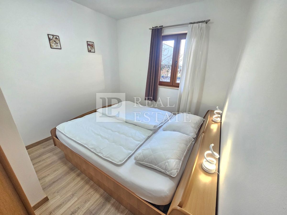 MALINSKA, ISOLA DI KRK - appartamento con una camera da letto arredato in stile moderno e con giardino