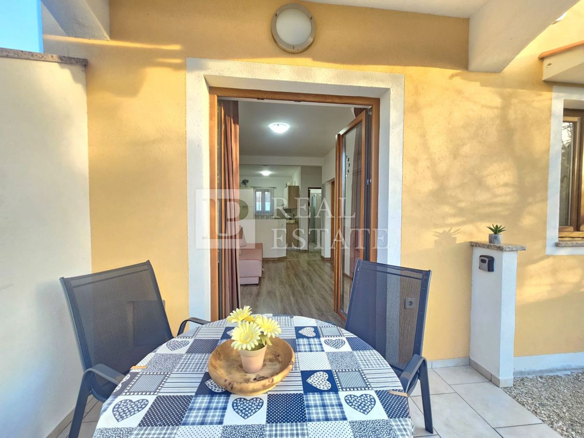 MALINSKA, ISOLA DI KRK - appartamento con una camera da letto arredato in stile moderno e con giardino