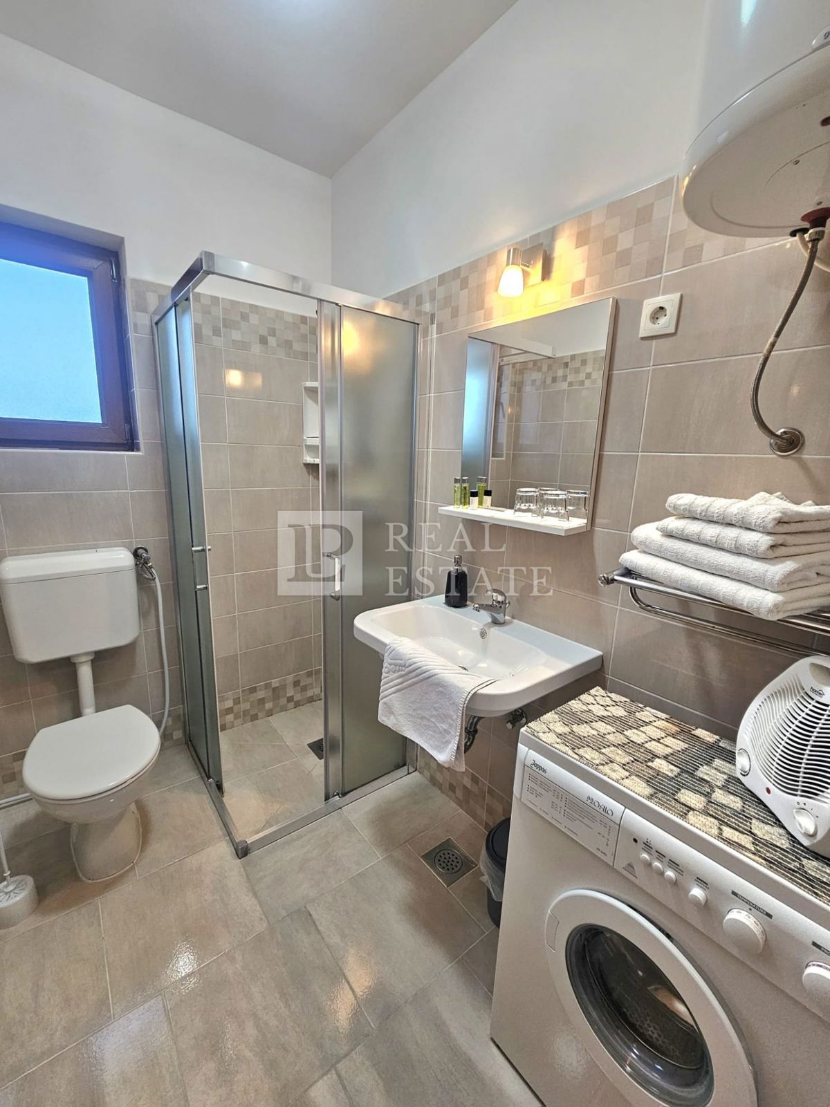 MALINSKA, ISOLA DI KRK - appartamento con una camera da letto arredato in stile moderno e con giardino