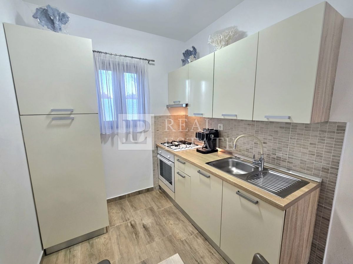 MALINSKA, ISOLA DI KRK - appartamento con una camera da letto arredato in stile moderno e con giardino