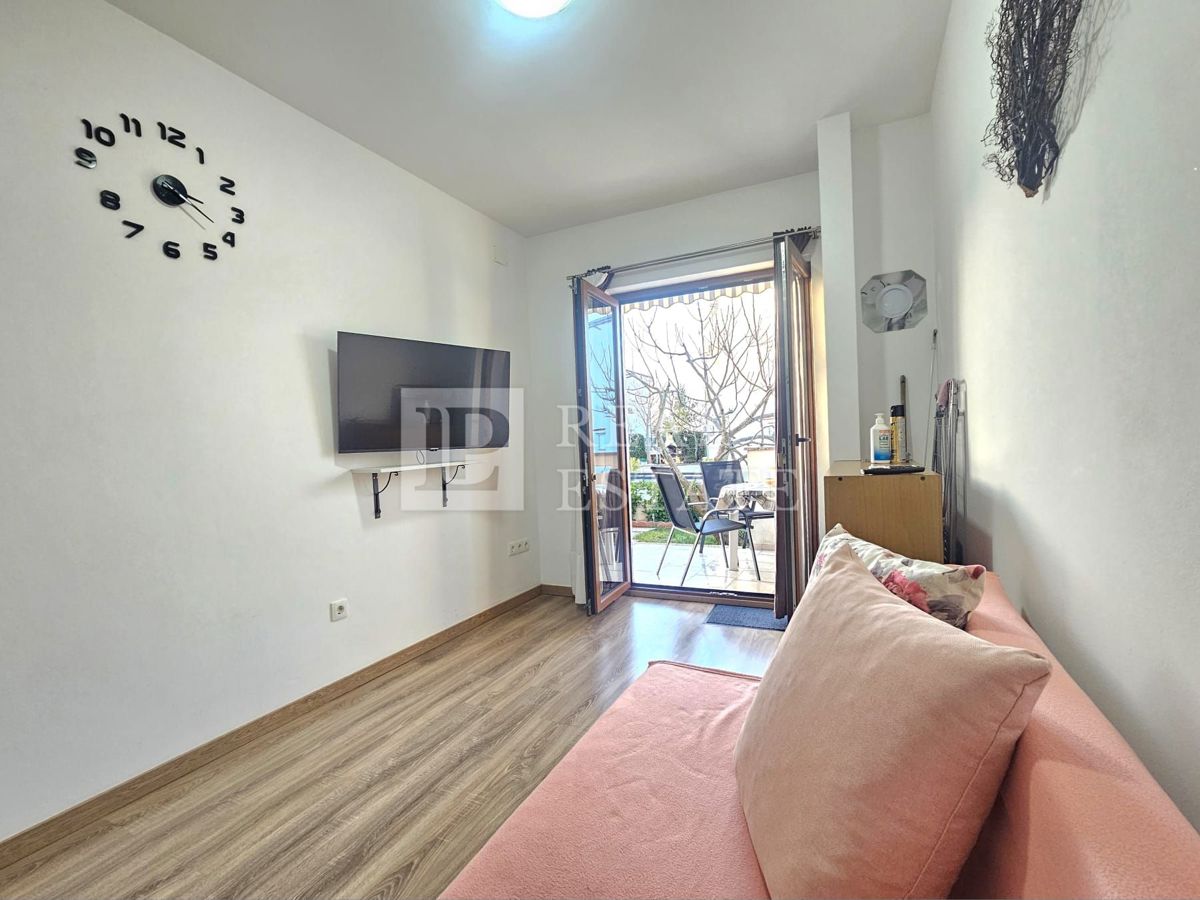 MALINSKA, ISOLA DI KRK - appartamento con una camera da letto arredato in stile moderno e con giardino