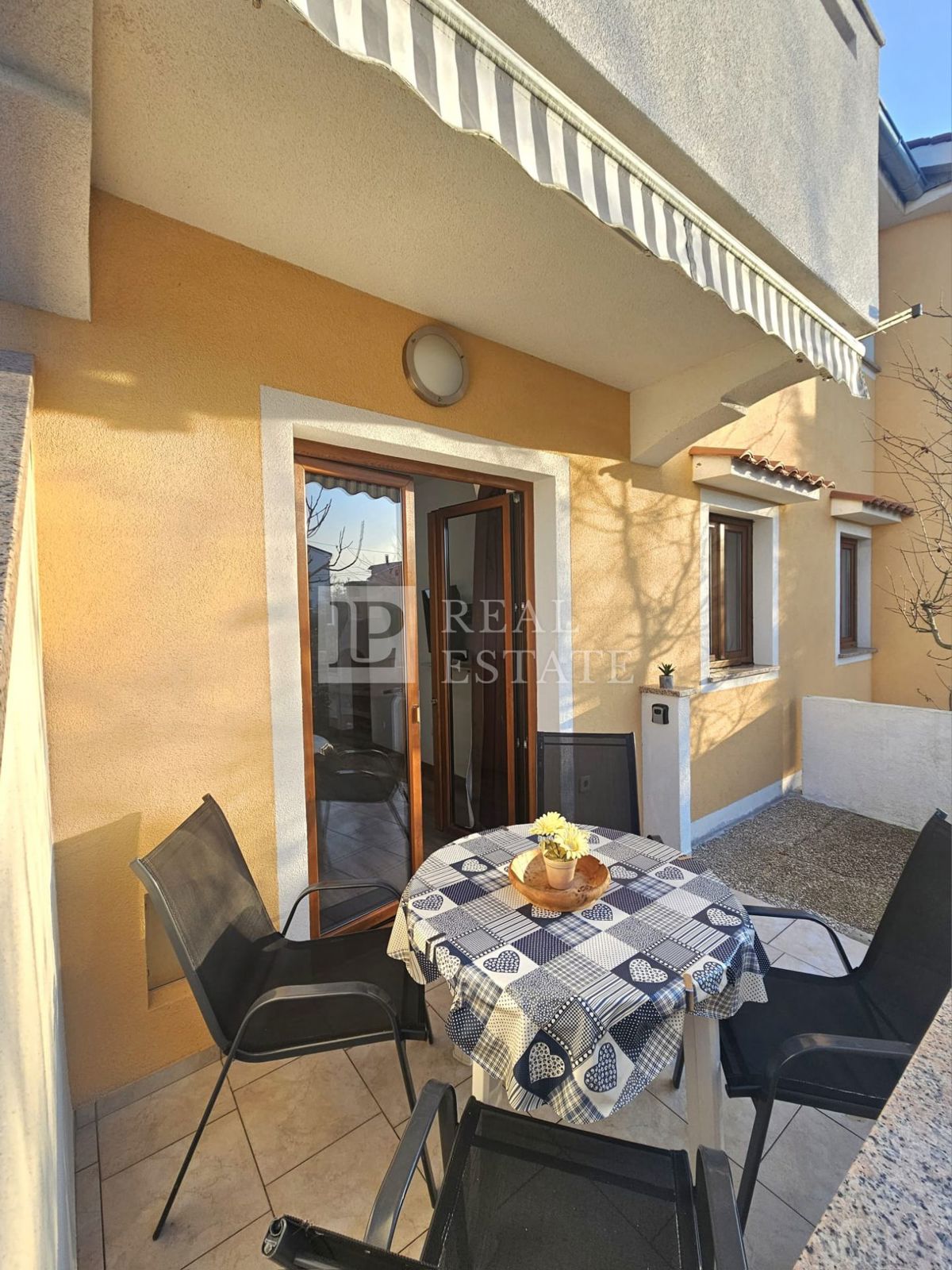 MALINSKA, ISOLA DI KRK - appartamento con una camera da letto arredato in stile moderno e con giardino