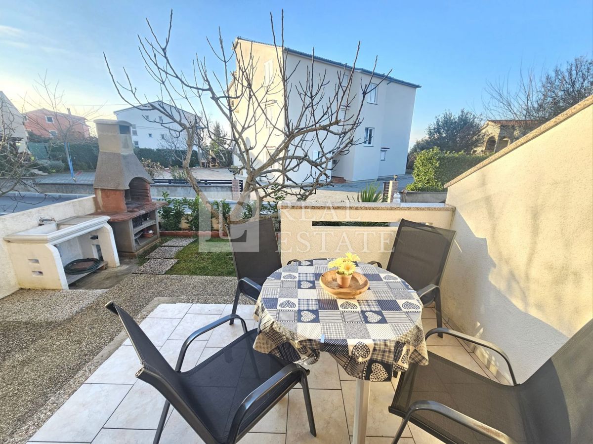 MALINSKA, ISOLA DI KRK - appartamento con una camera da letto arredato in stile moderno e con giardino