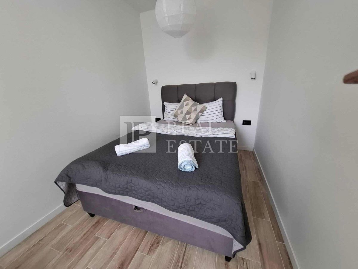 CRIKVENICA - nuova costruzione con quattro unità abitative