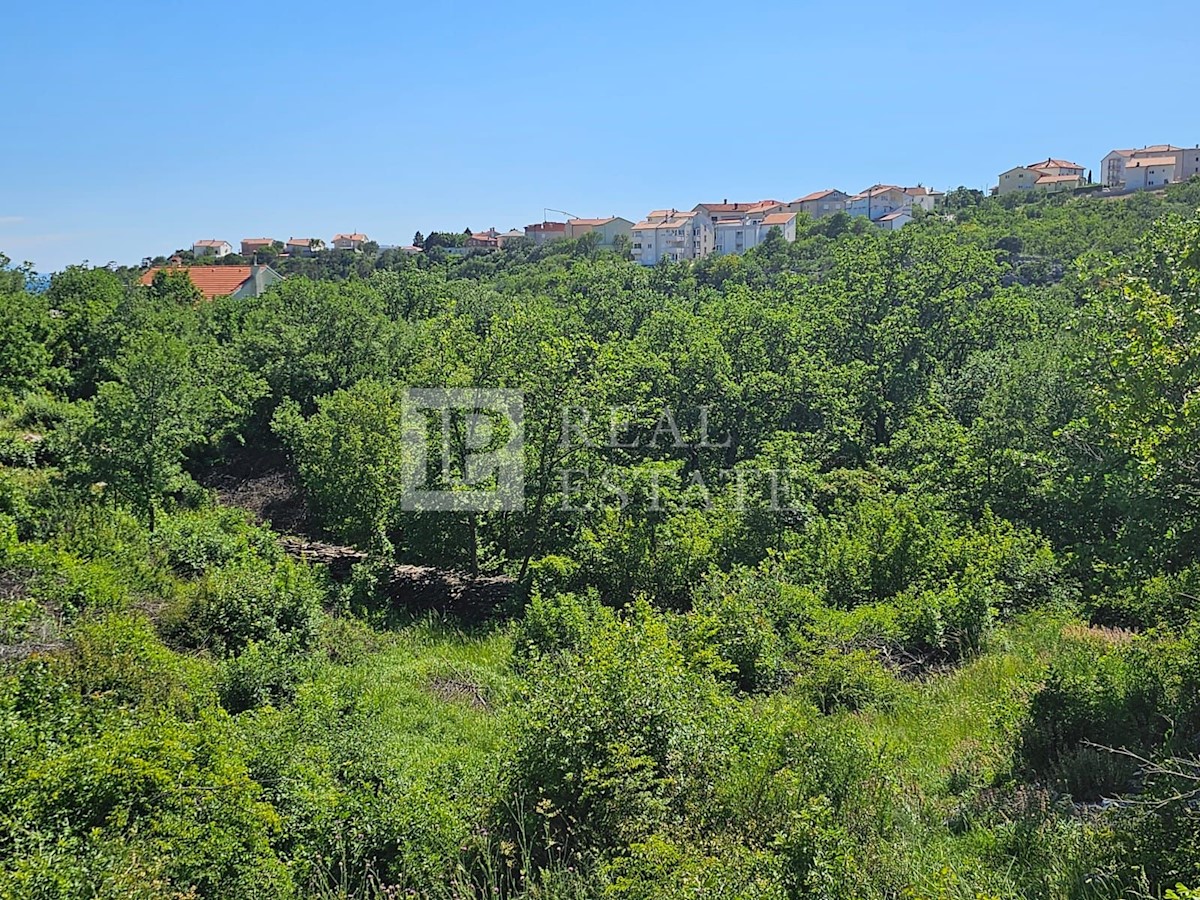 NOVI VINODOLSKI - terreno edificabile di forma regolare