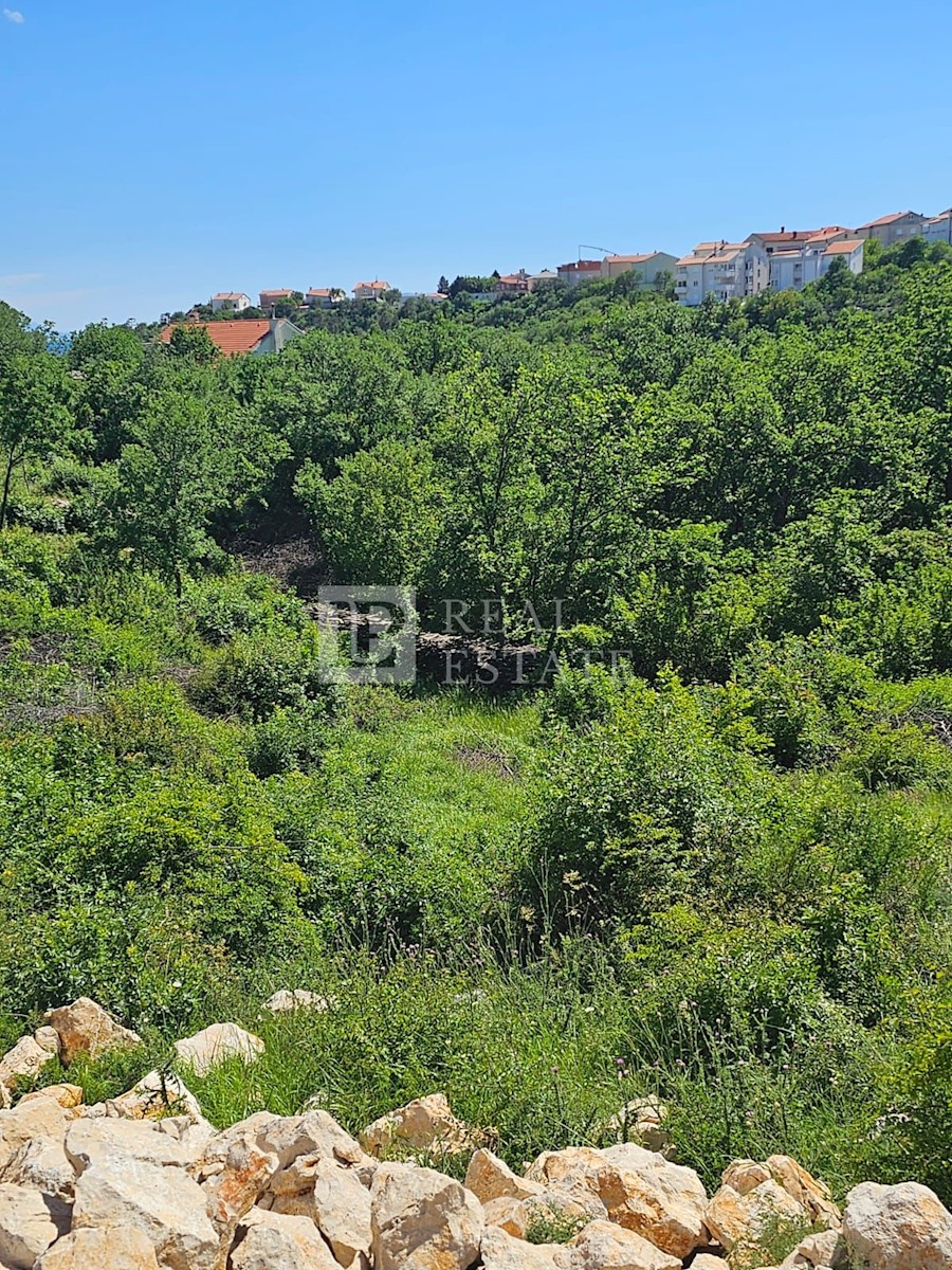 NOVI VINODOLSKI - terreno edificabile di forma regolare