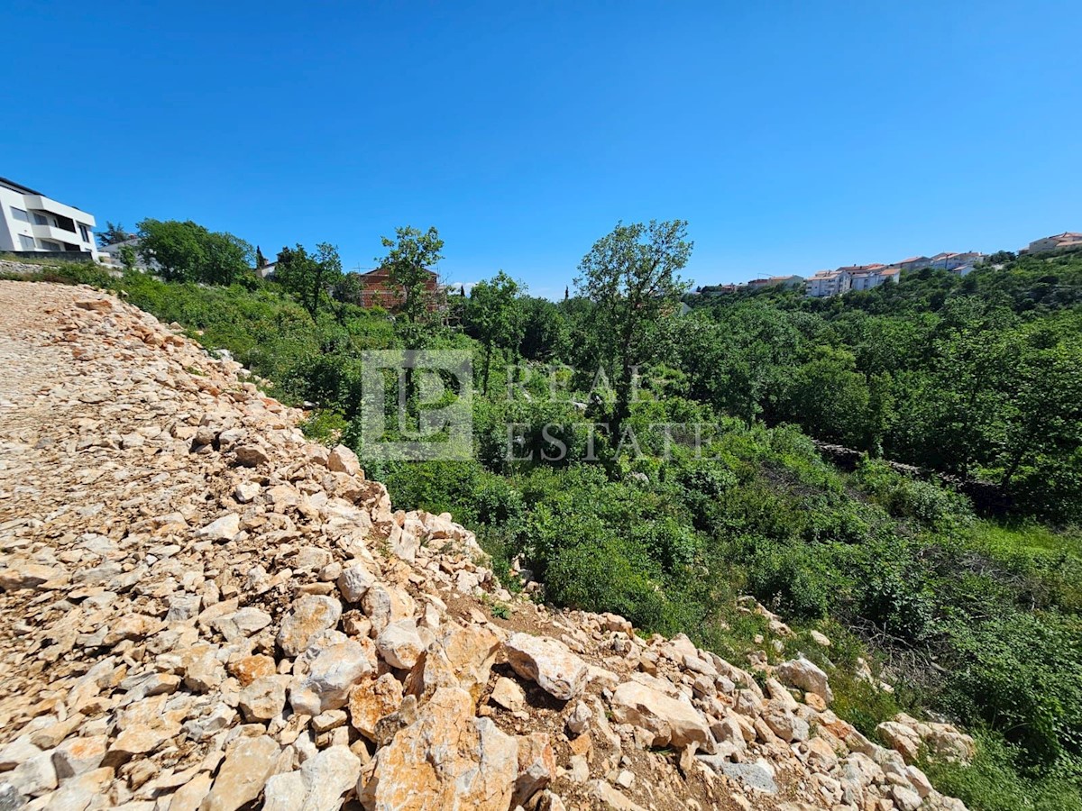 NOVI VINODOLSKI - terreno edificabile di forma regolare