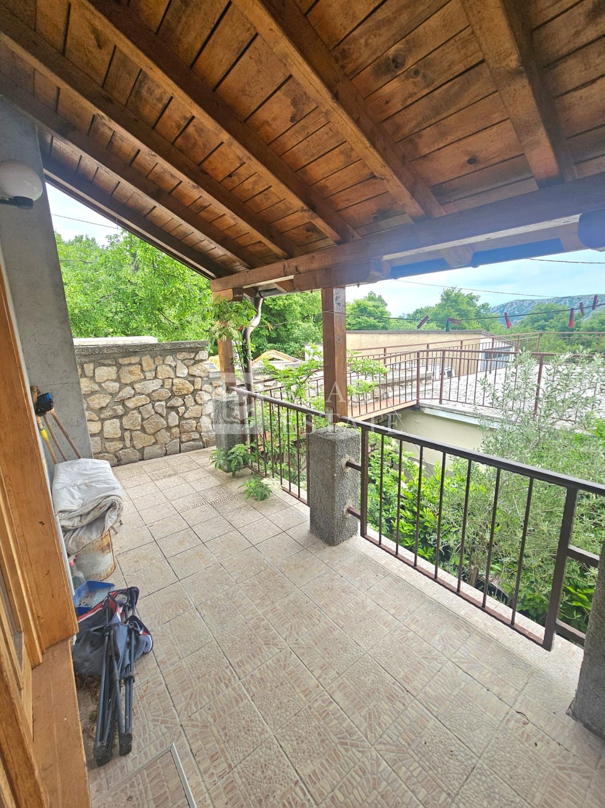 TRIBALJ - casa bifamiliare in posizione tranquilla