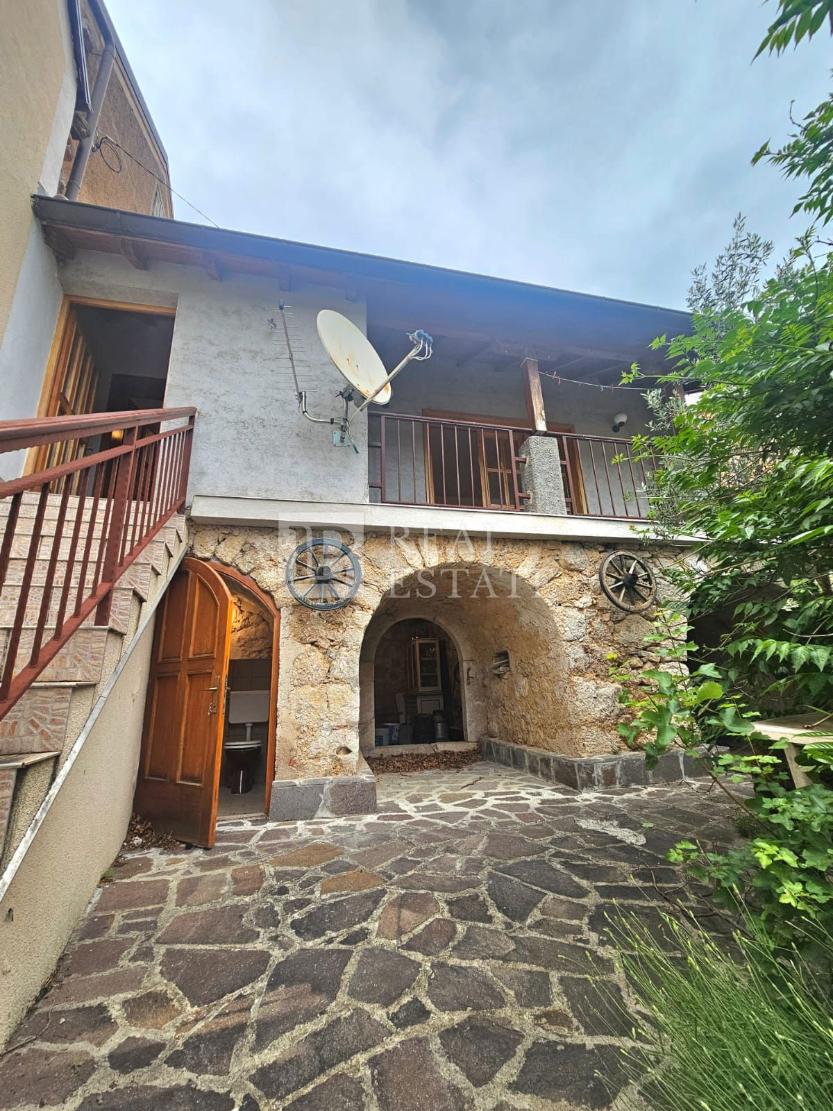 TRIBALJ - casa bifamiliare in posizione tranquilla
