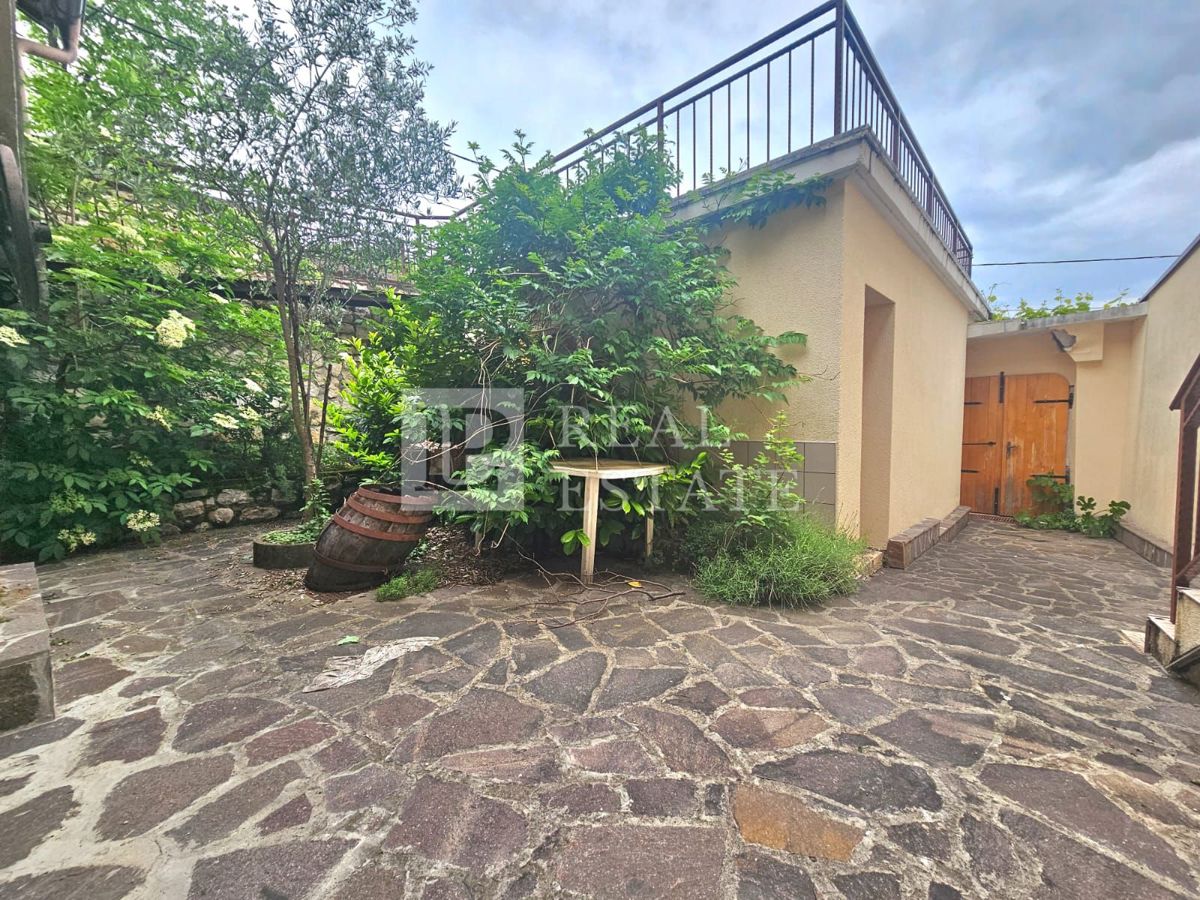 TRIBALJ - casa bifamiliare in posizione tranquilla
