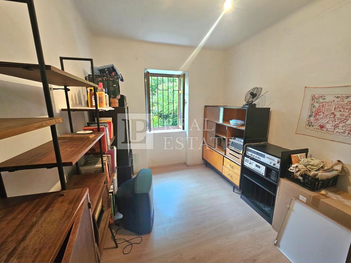 TRIBALJ - casa bifamiliare in posizione tranquilla