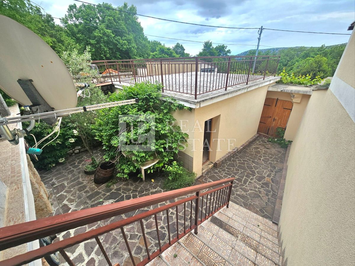 TRIBALJ - casa bifamiliare in posizione tranquilla