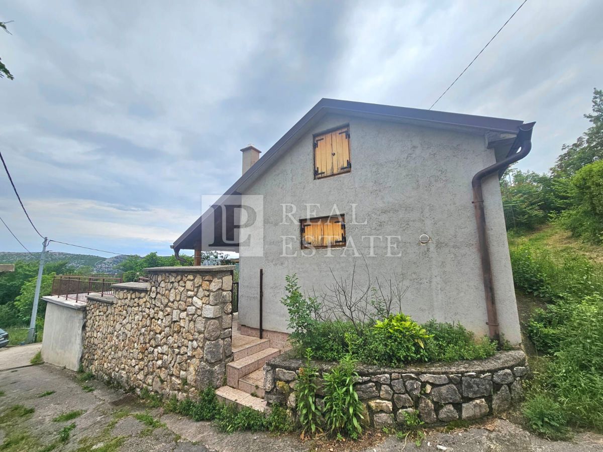 TRIBALJ - casa bifamiliare in posizione tranquilla