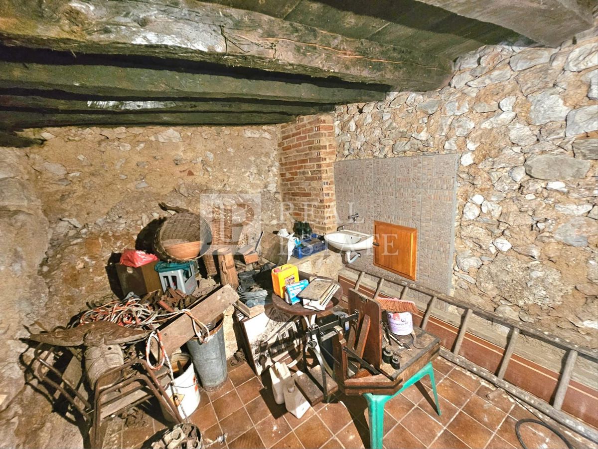 TRIBALJ - casa bifamiliare in posizione tranquilla