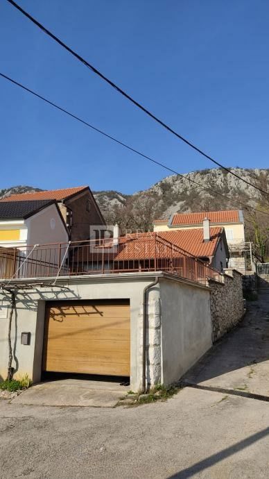 TRIBALJ - casa bifamiliare in posizione tranquilla
