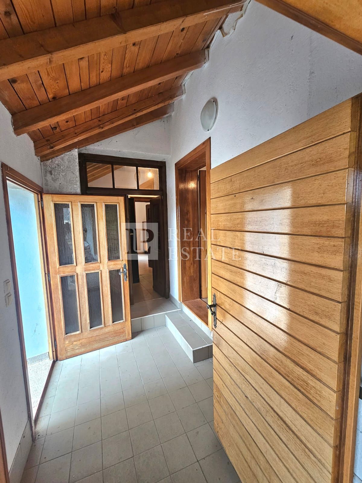 TRIBALJ - casa bifamiliare in posizione tranquilla