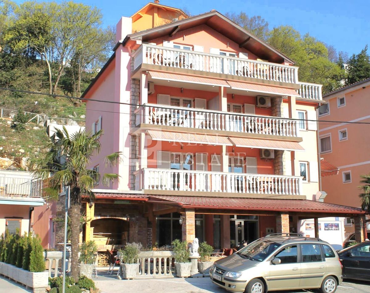 NOVI VINODOLSKI - condominio con servizio di ristorazione