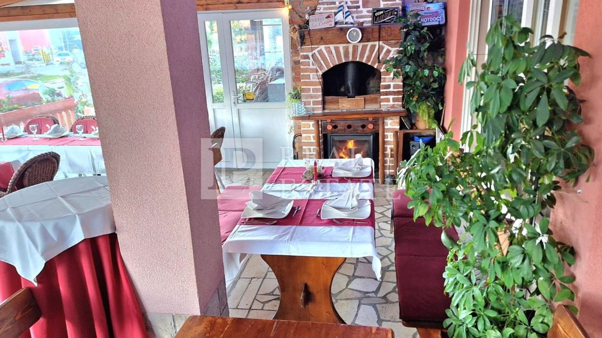 NOVI VINODOLSKI - condominio con servizio di ristorazione