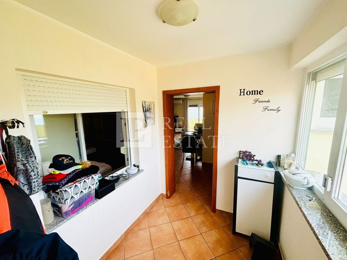 JADRANOVO – appartamento bilocale completamente arredato con splendida vista mare