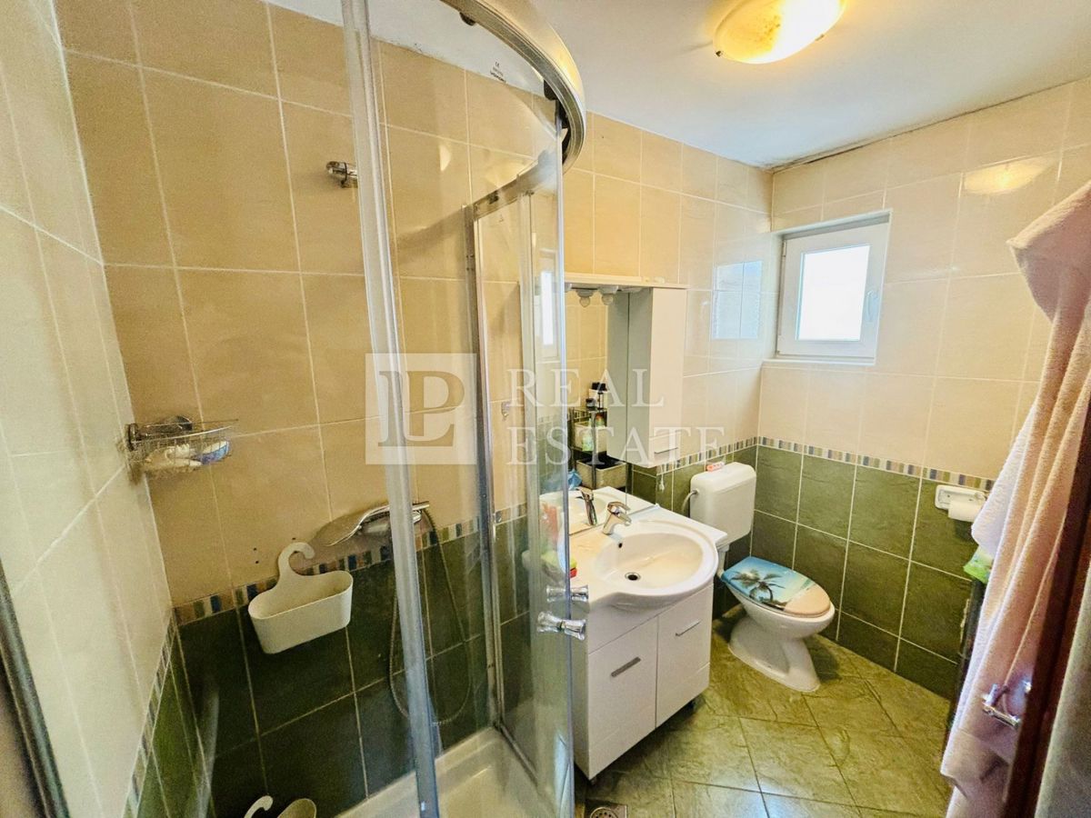 JADRANOVO – appartamento bilocale completamente arredato con splendida vista mare