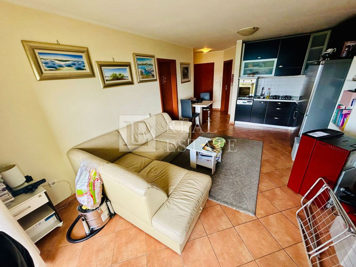 JADRANOVO – appartamento bilocale completamente arredato con splendida vista mare