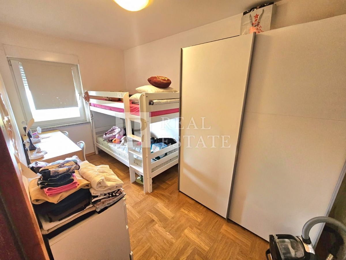 JADRANOVO – appartamento bilocale completamente arredato con splendida vista mare