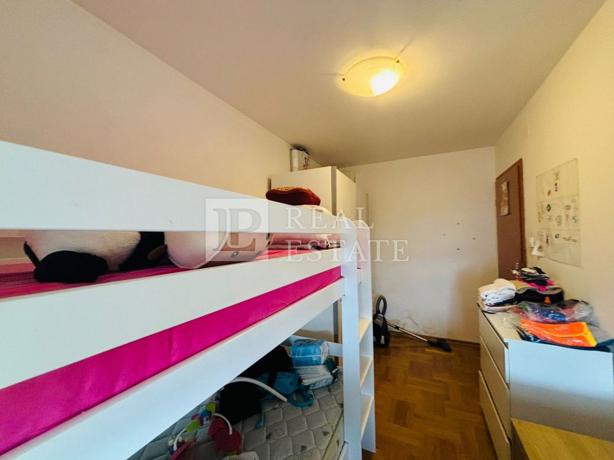 JADRANOVO – appartamento bilocale completamente arredato con splendida vista mare