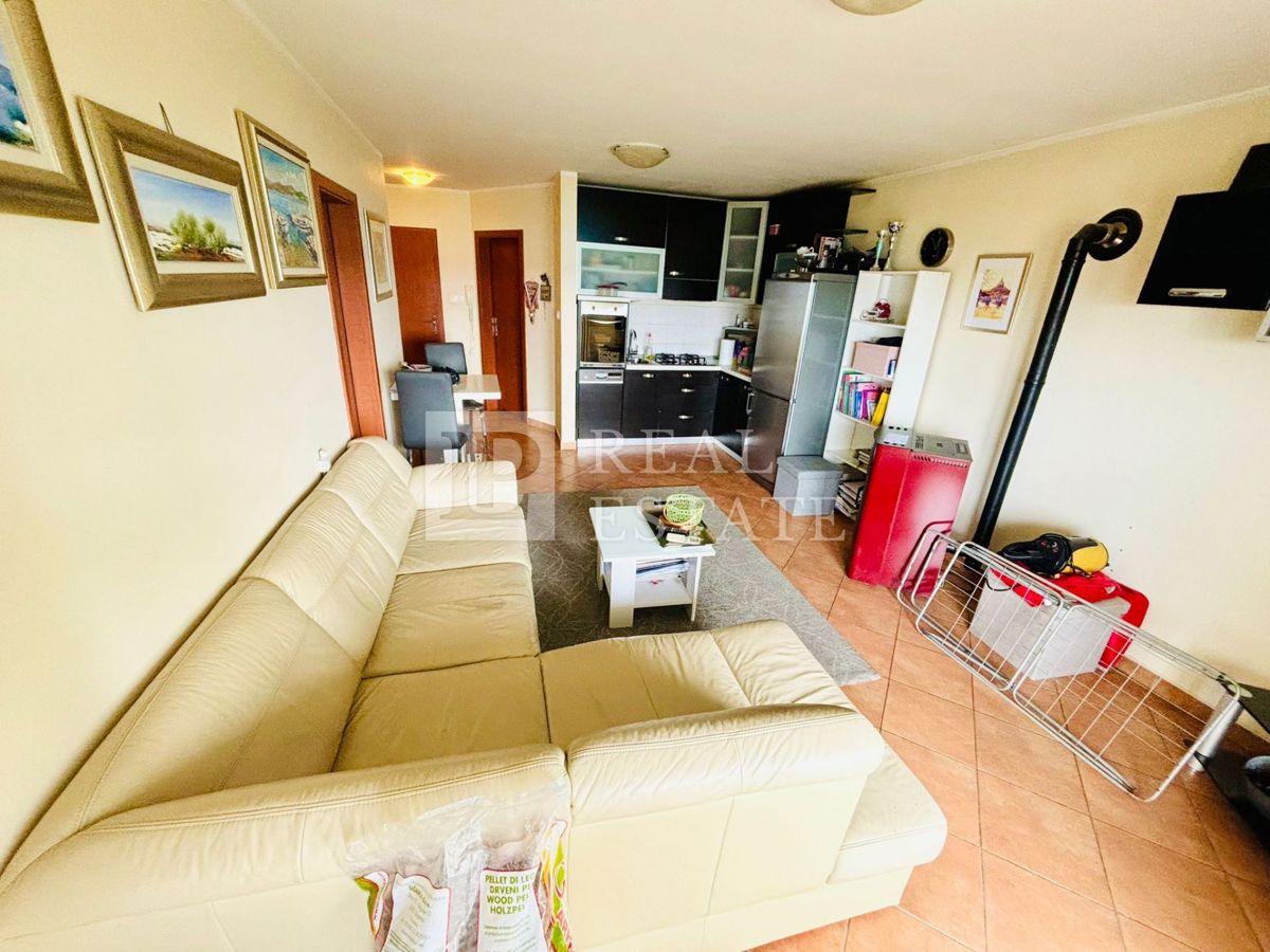 JADRANOVO – appartamento bilocale completamente arredato con splendida vista mare