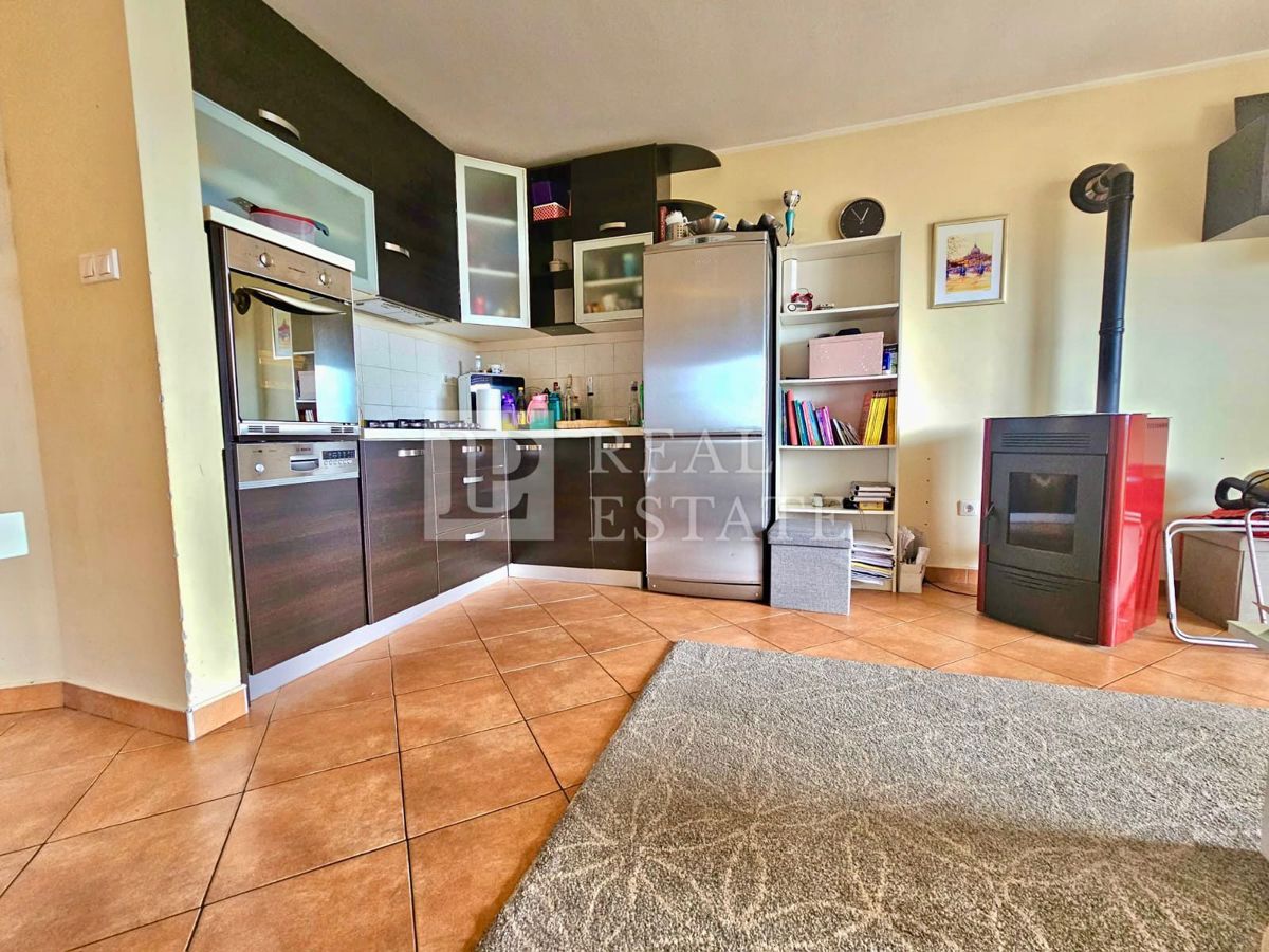 JADRANOVO – appartamento bilocale completamente arredato con splendida vista mare