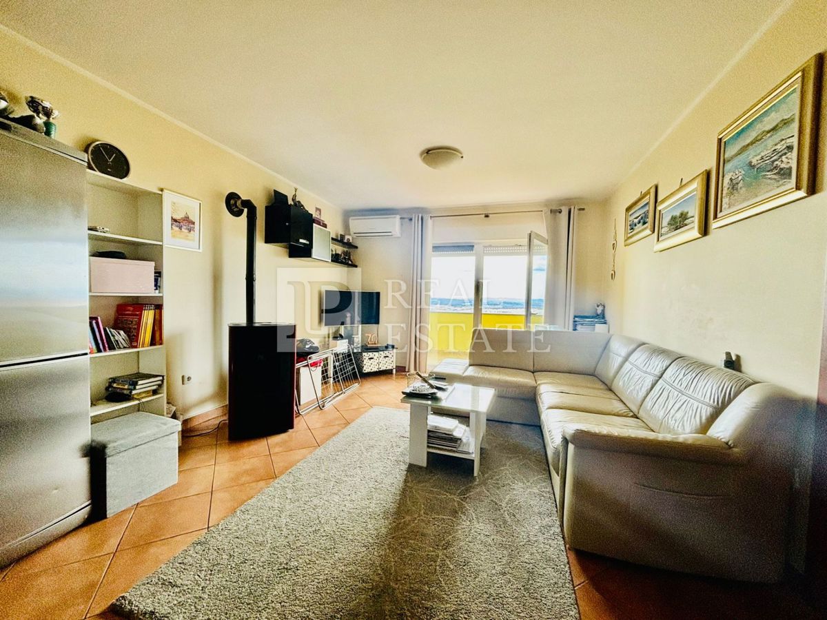 JADRANOVO – appartamento bilocale completamente arredato con splendida vista mare