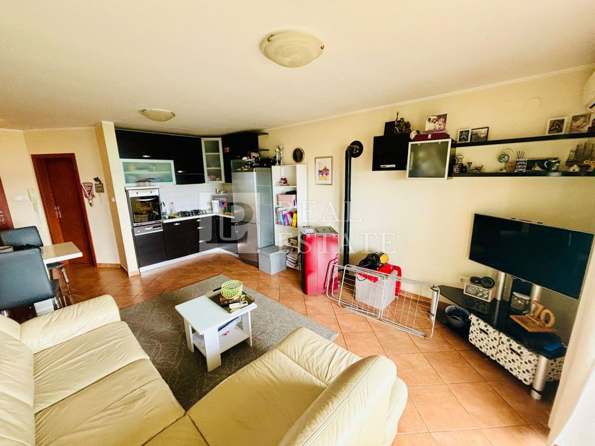 JADRANOVO – appartamento bilocale completamente arredato con splendida vista mare