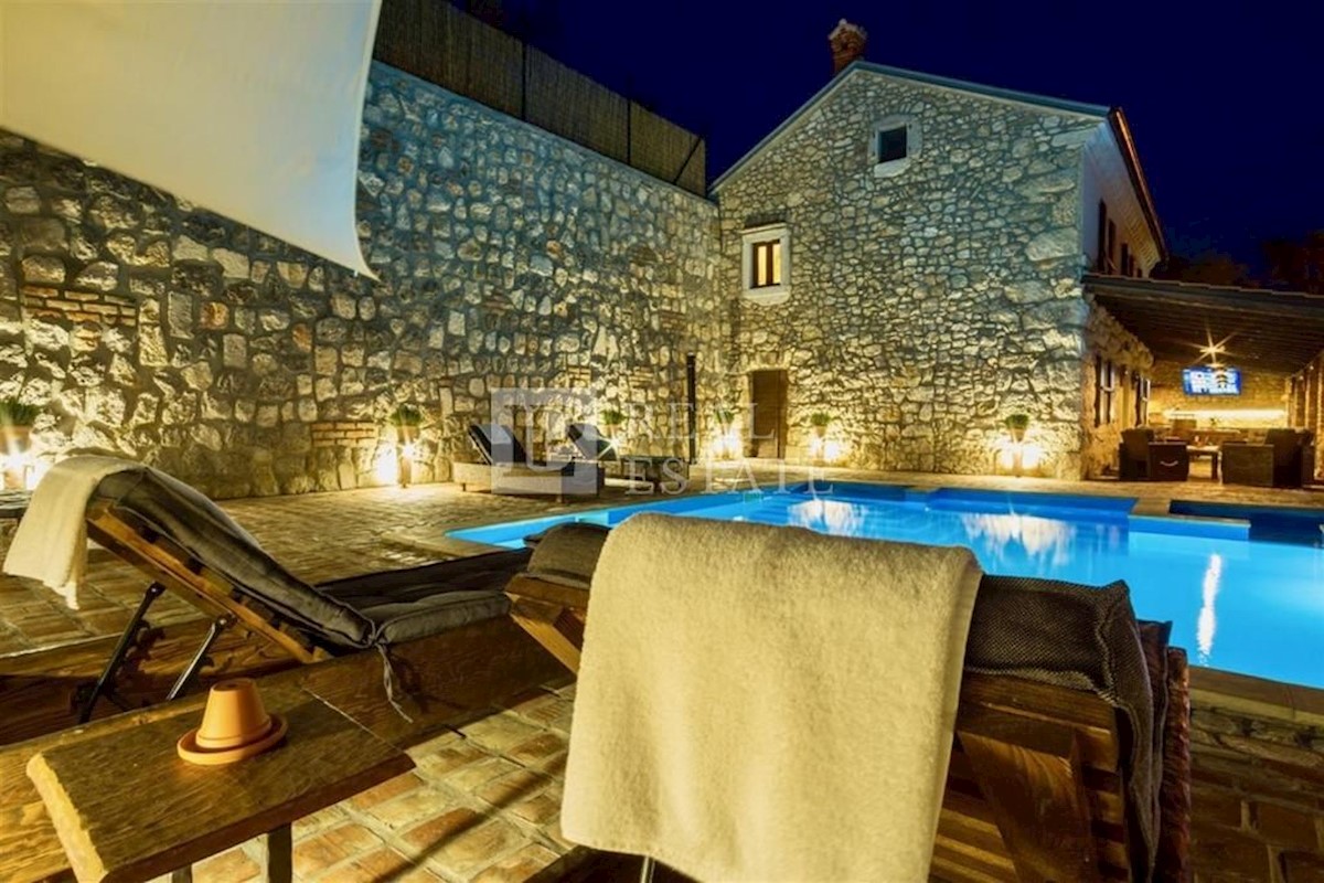 Entroterra di Crikvenica - villa in pietra con piscina