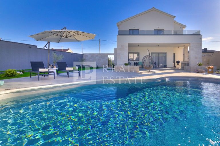 NOVI VINODOLSKI - villa lussuosamente arredata con piscina