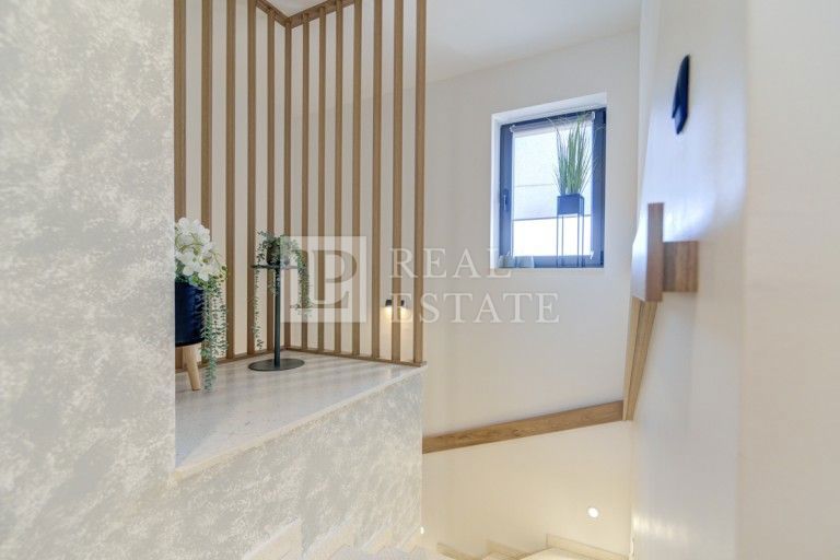 NOVI VINODOLSKI - villa lussuosamente arredata con piscina