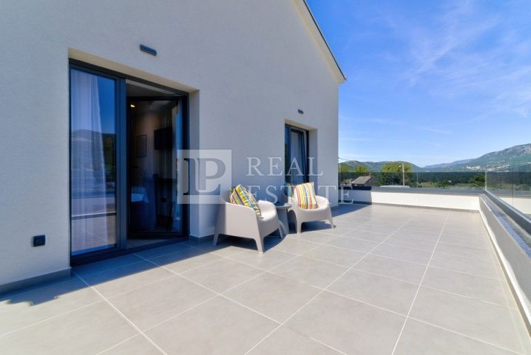 NOVI VINODOLSKI - villa lussuosamente arredata con piscina