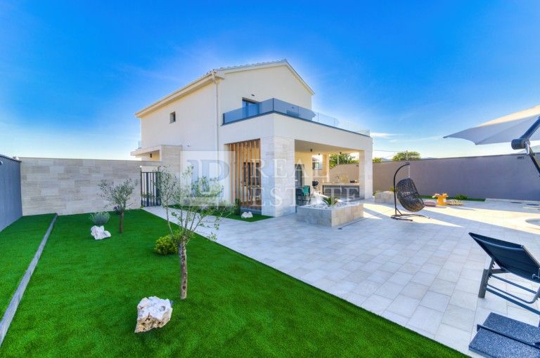 NOVI VINODOLSKI - villa lussuosamente arredata con piscina