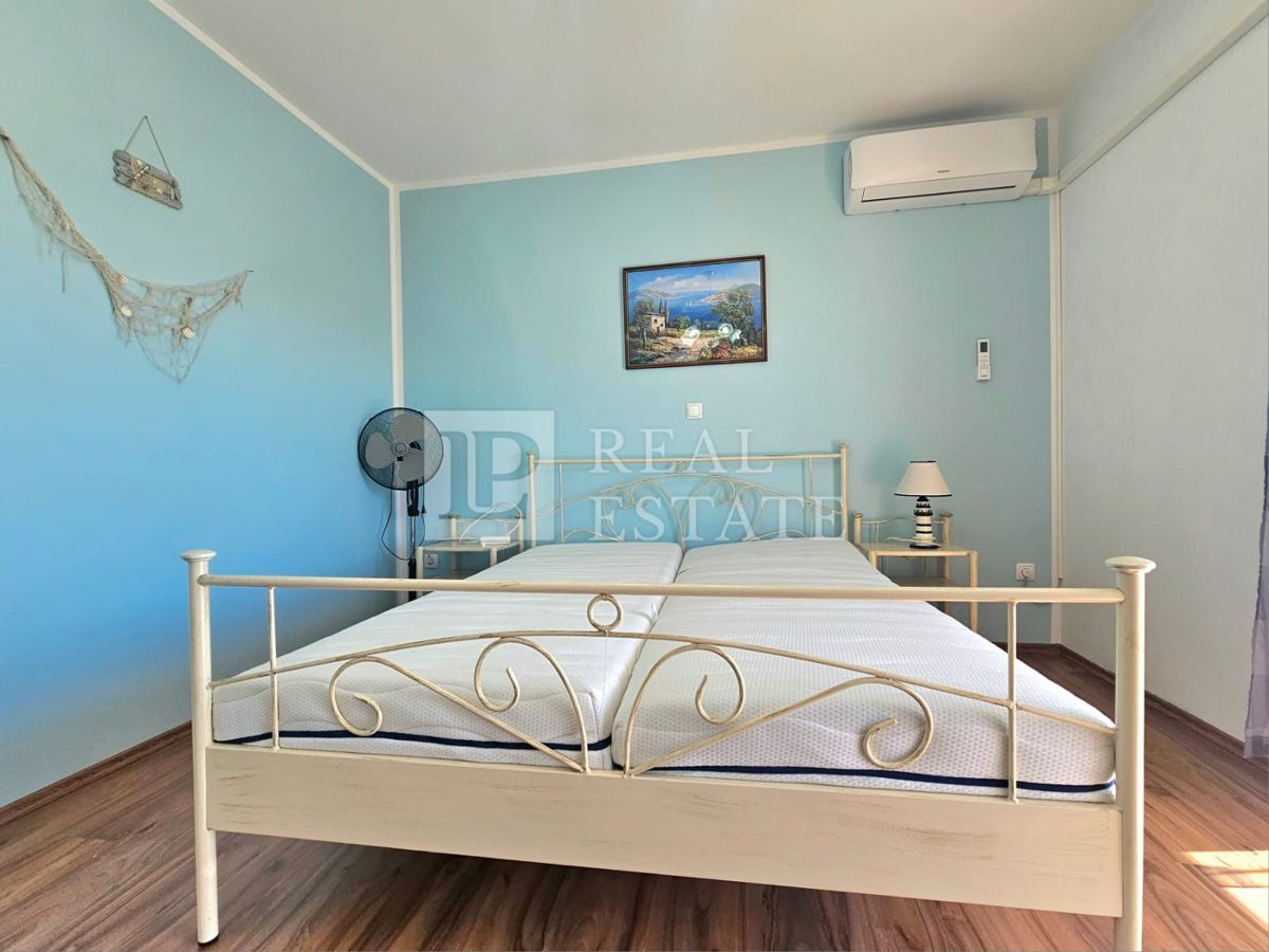 JADRANOVO - VENDITA ESCLUSIVA - quattro appartamenti con giardino e garage in centro