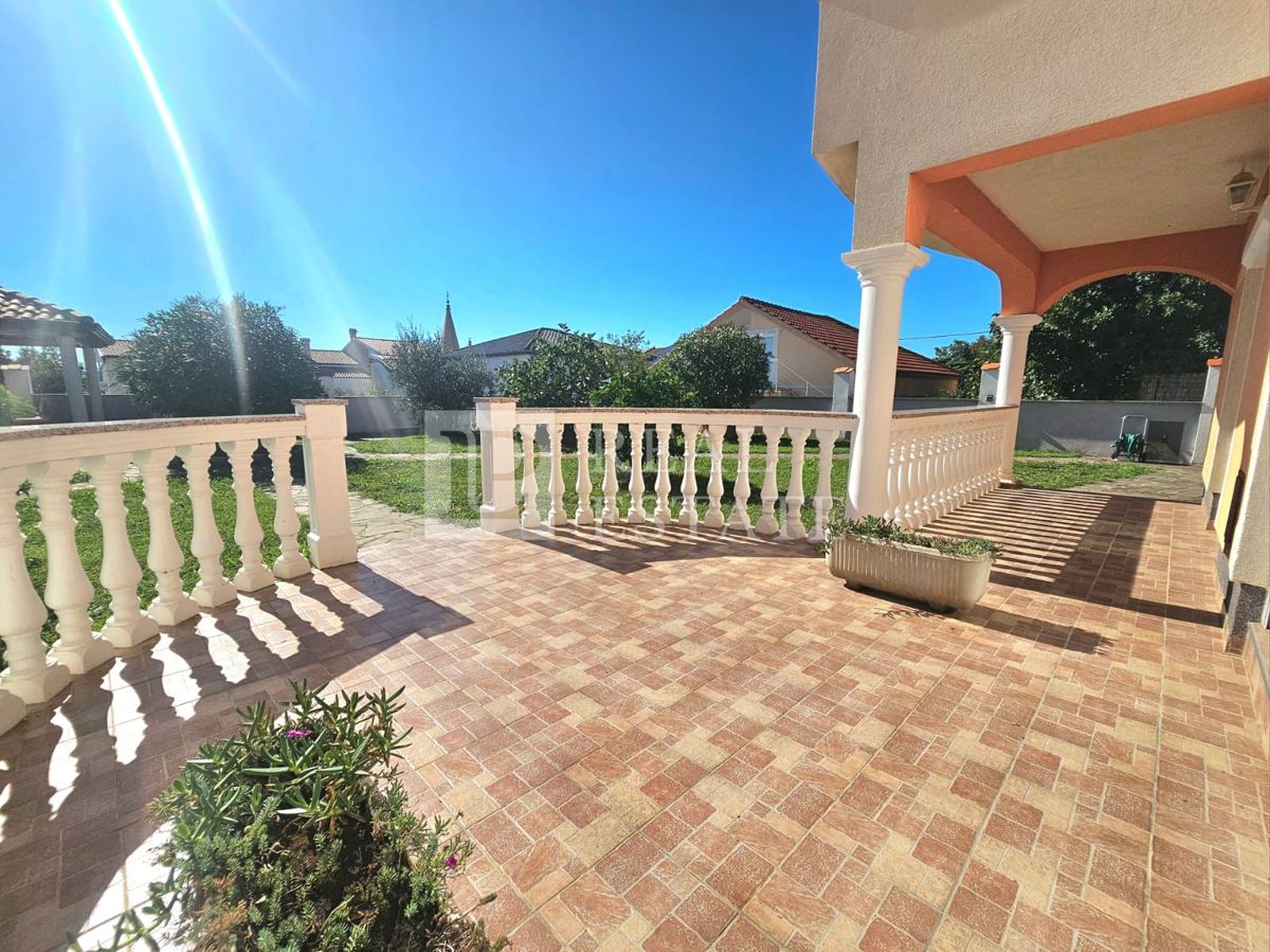 JADRANOVO - VENDITA ESCLUSIVA - quattro appartamenti con giardino e garage in centro