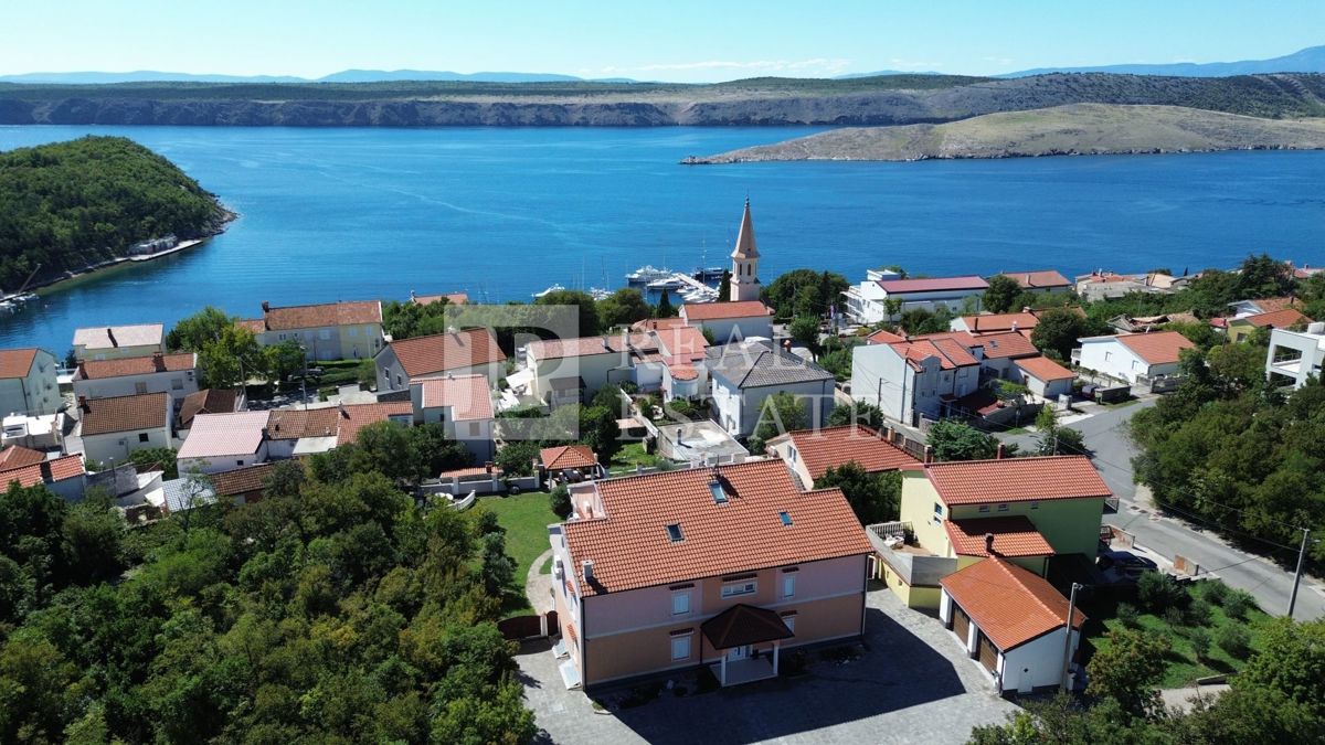 JADRANOVO - VENDITA ESCLUSIVA - quattro appartamenti con giardino e garage in centro