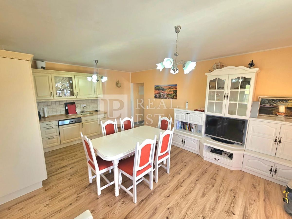 JADRANOVO - VENDITA ESCLUSIVA - quattro appartamenti con giardino e garage in centro