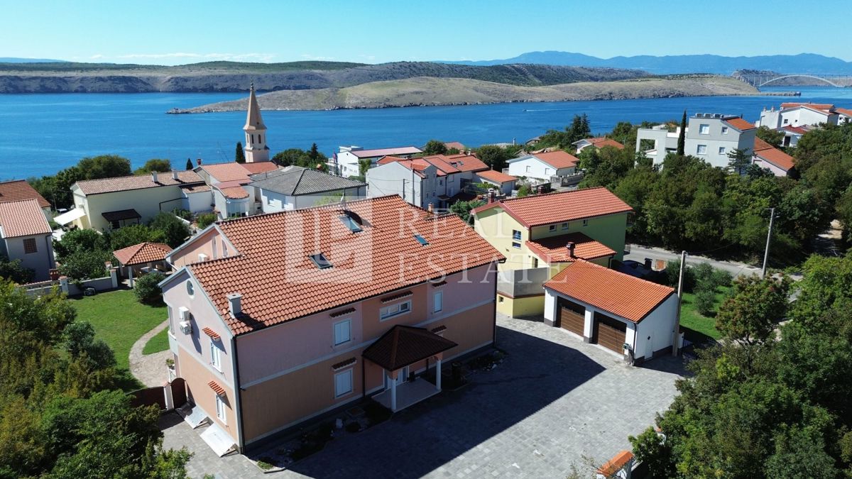 JADRANOVO - VENDITA ESCLUSIVA - quattro appartamenti con giardino e garage in centro