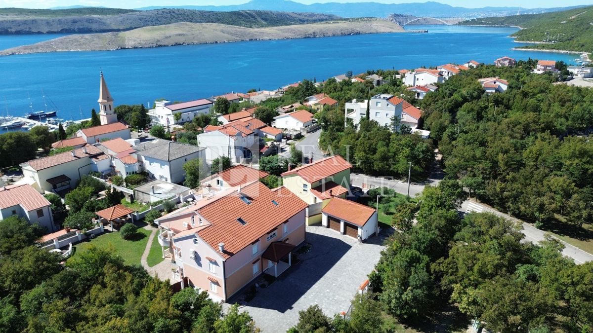 JADRANOVO - VENDITA ESCLUSIVA - quattro appartamenti con giardino e garage in centro