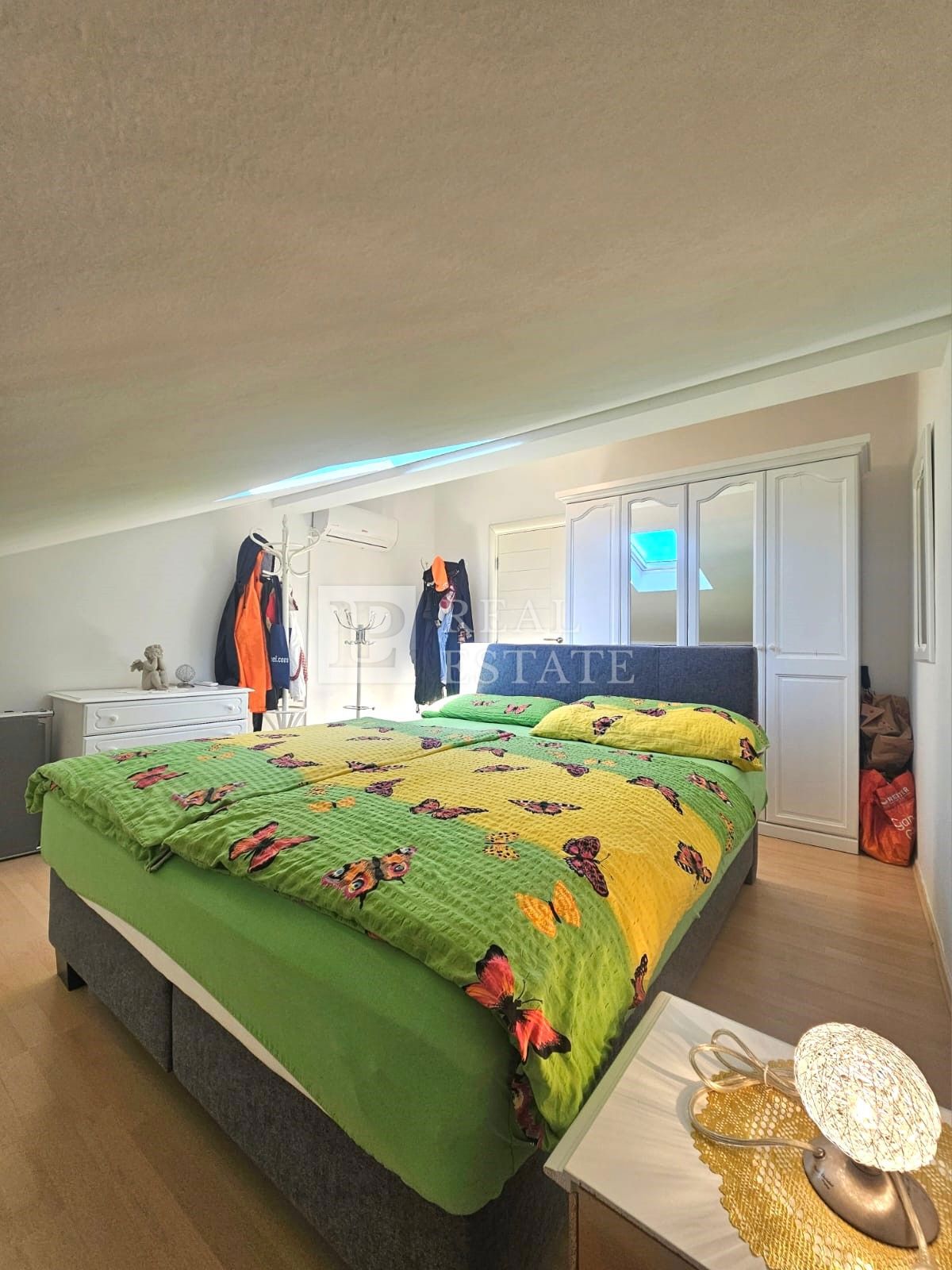 JADRANOVO - VENDITA ESCLUSIVA - quattro appartamenti con giardino e garage in centro