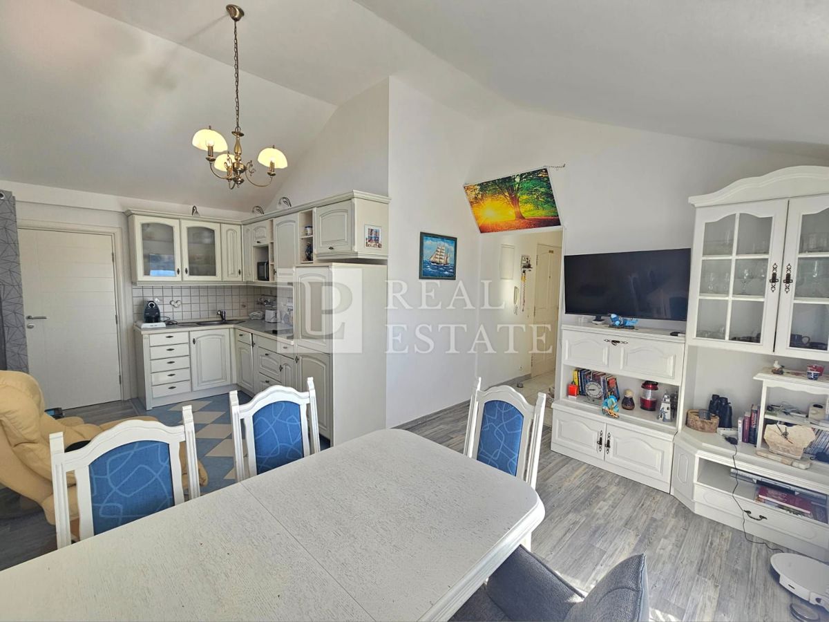 JADRANOVO - VENDITA ESCLUSIVA - quattro appartamenti con giardino e garage in centro