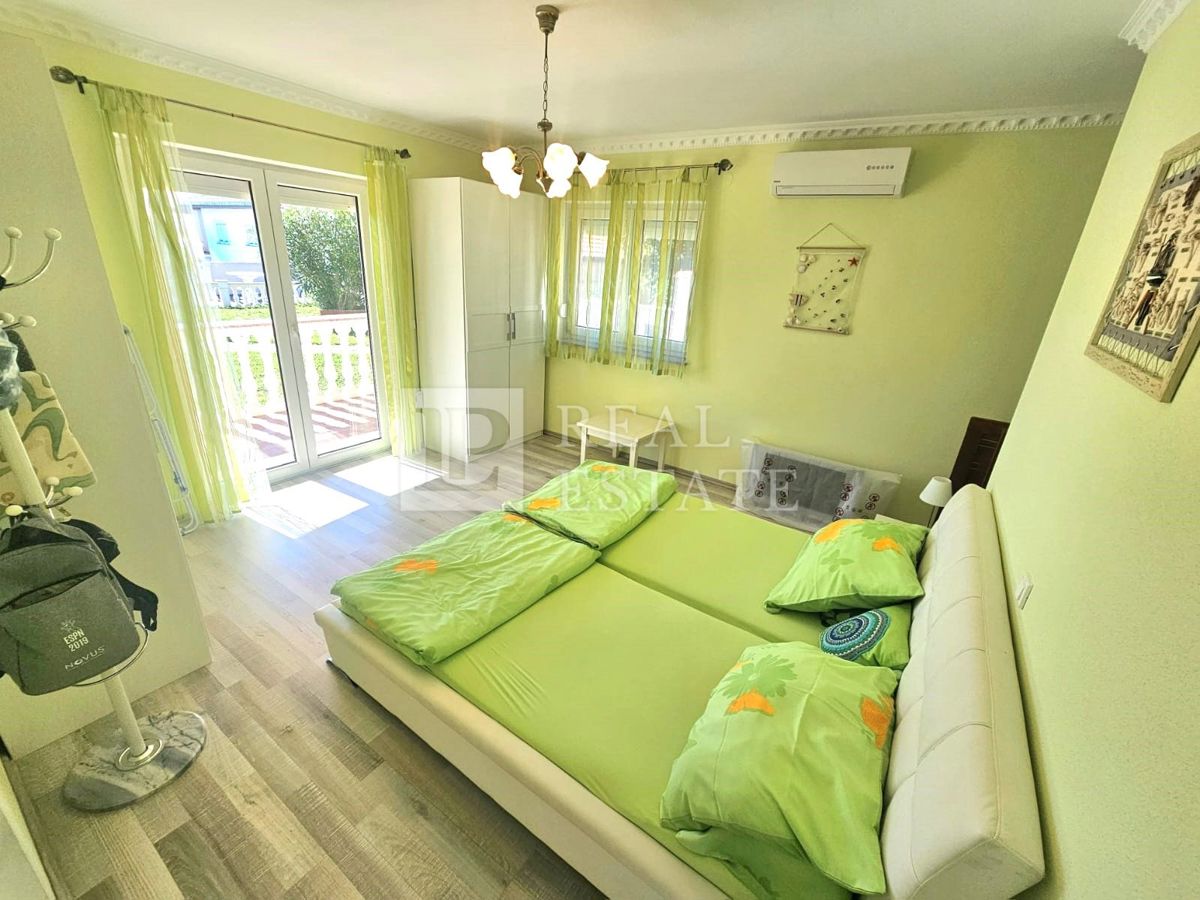 JADRANOVO - VENDITA ESCLUSIVA - quattro appartamenti con giardino e garage in centro